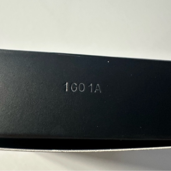 3/$12❤️ Kat Von D KVD lock-it finishing powder in shade fair - Picture 4 of 5